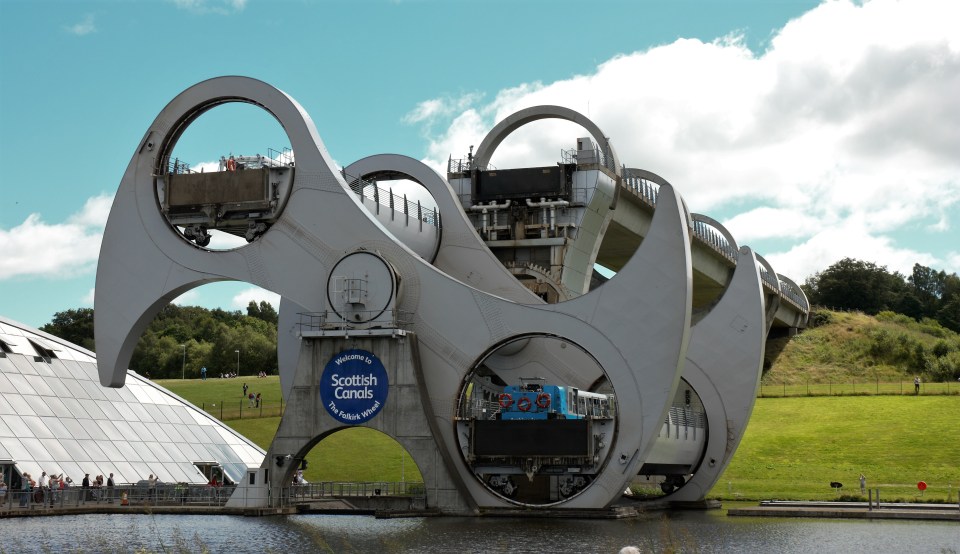 Falkirk Wheel in mid rotation